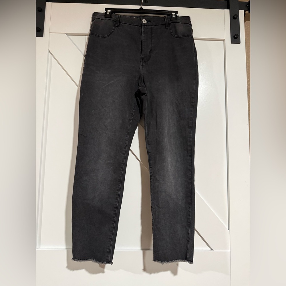 Black High-Waisted Jeans